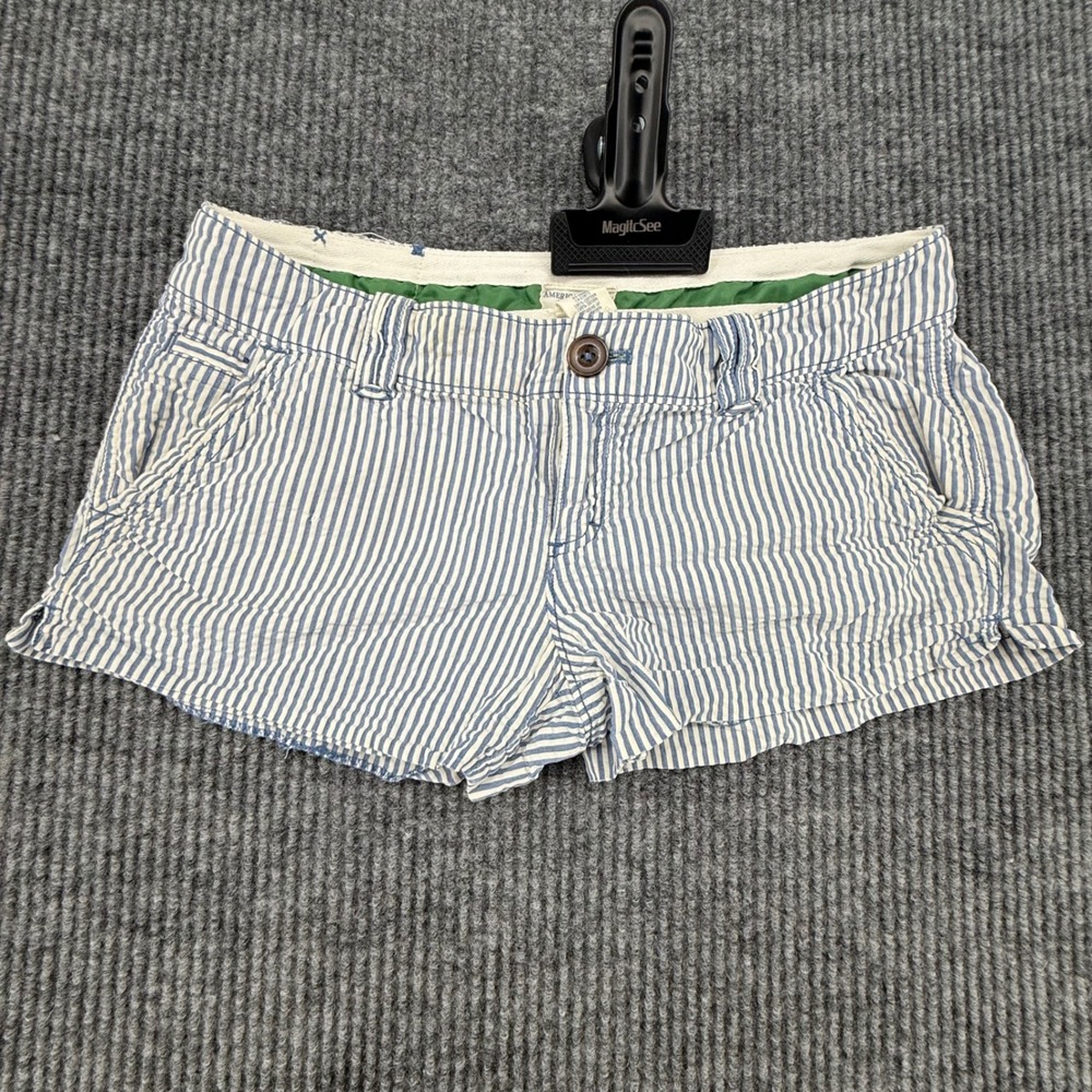 American Eagle Shorts Womens 4 Blue White Striped Seersucker Low Rise has stain